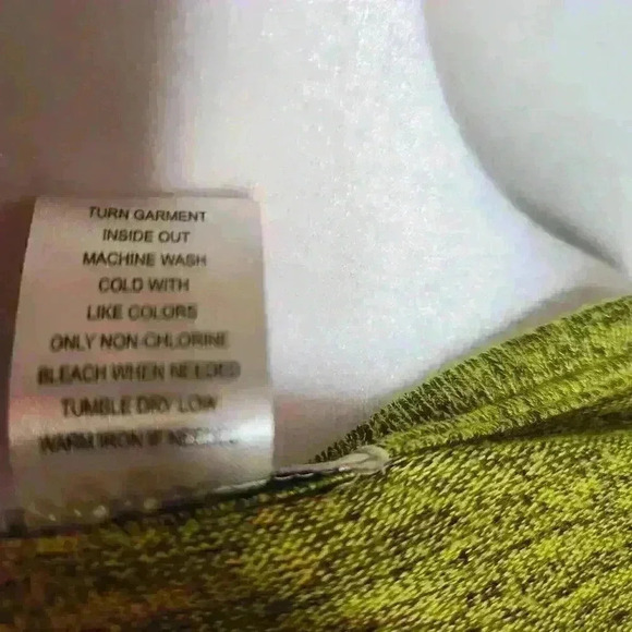 Ultra Teeze women's mustard yellow knit sweater size small - Picture 6 of 6